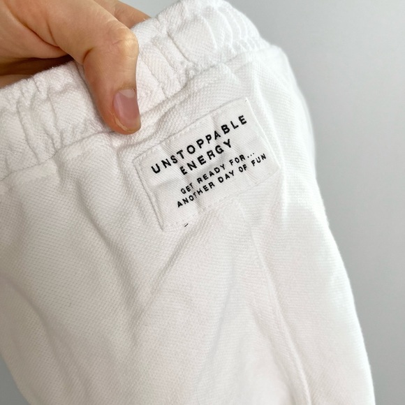 Zara White Casual Shorts with Drawstring Waistband - Picture 2 of 3